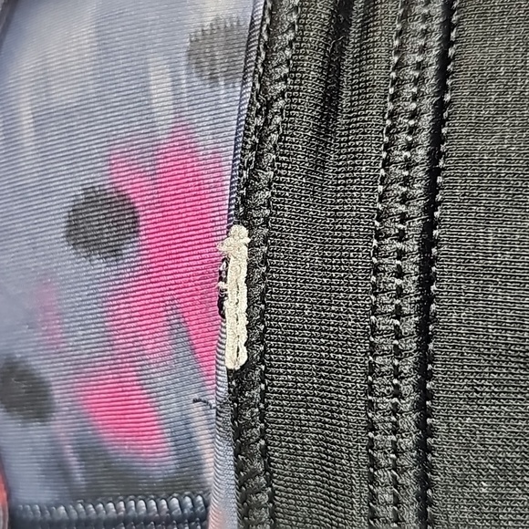 Lululemon Kanto Catch Me Windy Blooms Regal Plum Dot Racerback Top - Size 8 - Picture 10 of 10